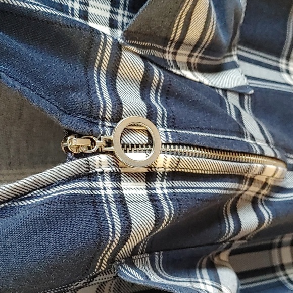 💚NWT WOMEN'S NAVY & WHITE PLAID TOP - Picture 4 of 8